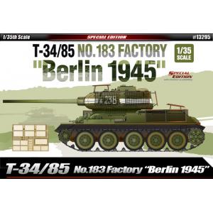 ACADEMY 13295 1/35 WW II蘇聯.陸軍 183工廠生產型T-34/85坦克/1945年柏林
