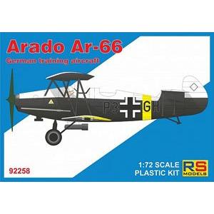 RS MODEL 92258 1/72 WW II德國.空軍  阿拉多公司 AR-66C教練機